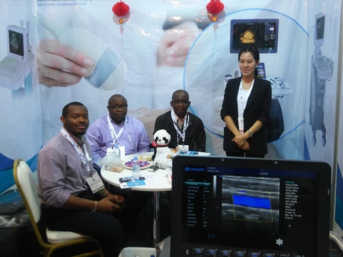 Exhibition 2 705x529 - Portable Veterinary Ultrasound